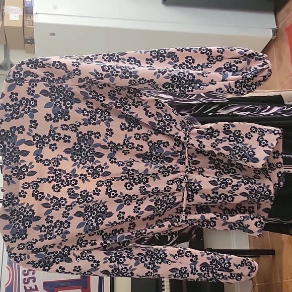 EUC J Crew Floral Top - Picture 2 of 4